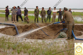 水力挖塘機(jī)組作業(yè)